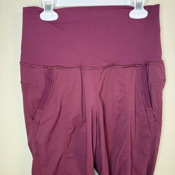LULULEMON In Flux Crop Pants Plum 4 - Picture 7 of 11